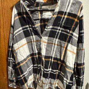 Wrangler Black and White Plaid Button Down Shirt
